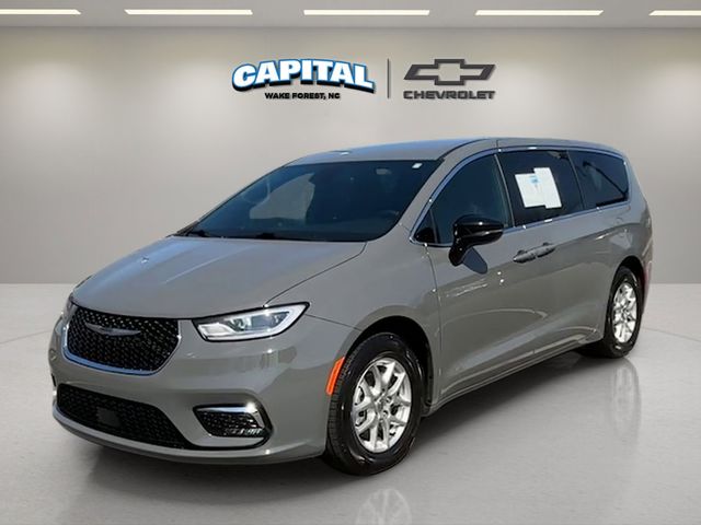 Used 2025 Chrysler Pacifica - photo 1