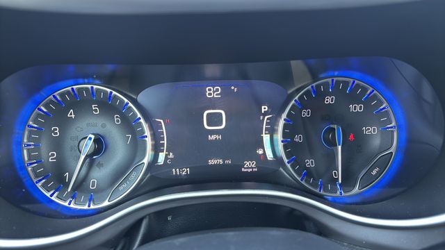 Used 2025 Chrysler Pacifica - photo 14