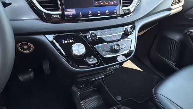 Used 2025 Chrysler Pacifica - photo 16