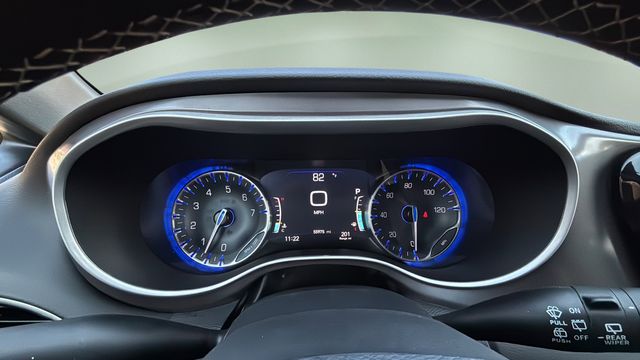 Used 2025 Chrysler Pacifica - photo 17
