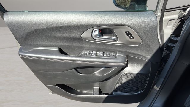 Used 2025 Chrysler Pacifica - photo 19