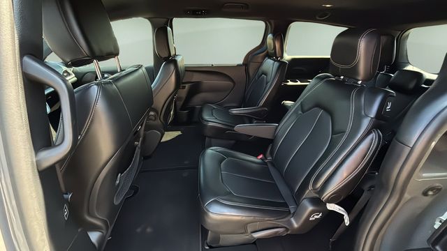 Used 2025 Chrysler Pacifica - photo 21