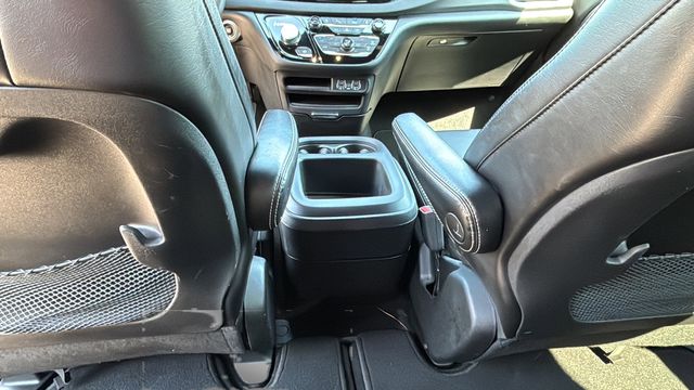 Used 2025 Chrysler Pacifica - photo 22
