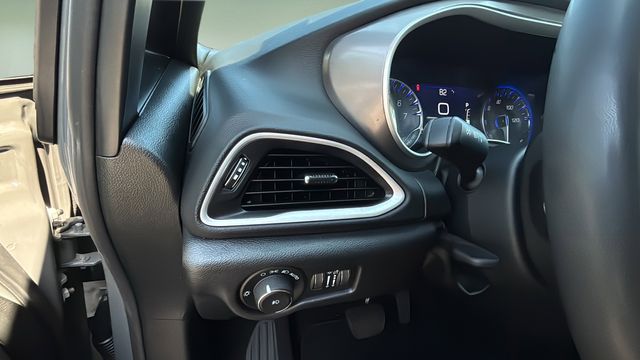 Used 2025 Chrysler Pacifica - photo 23