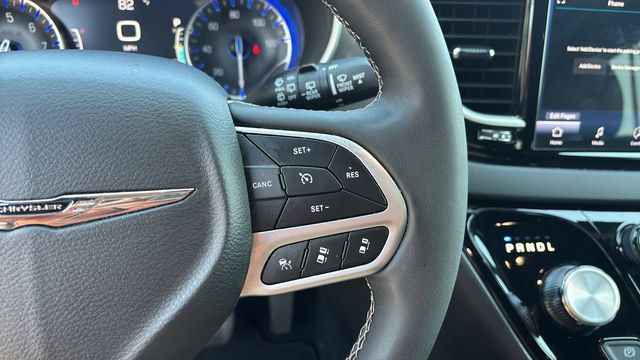 Used 2025 Chrysler Pacifica - photo 25