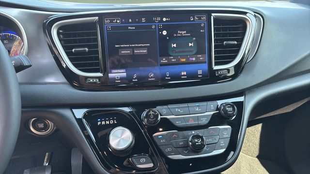 Used 2025 Chrysler Pacifica - photo 27