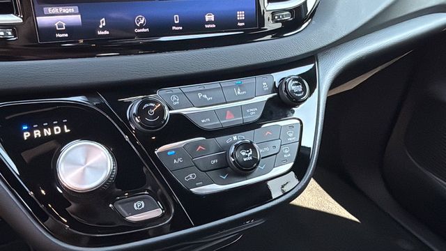 Used 2025 Chrysler Pacifica - photo 32