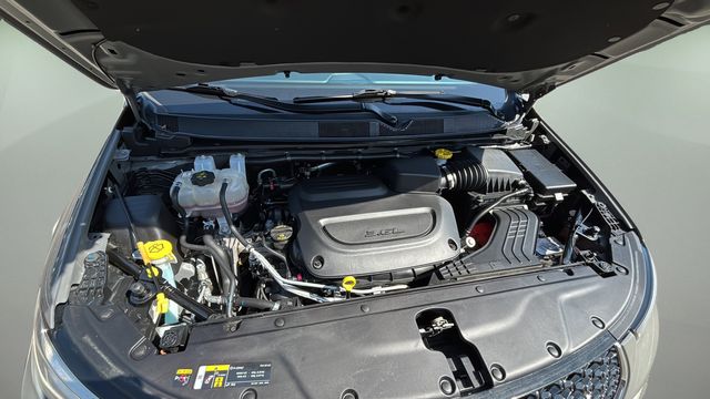 Used 2025 Chrysler Pacifica - photo 34