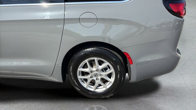 Used 2025 Chrysler Pacifica - photo 37