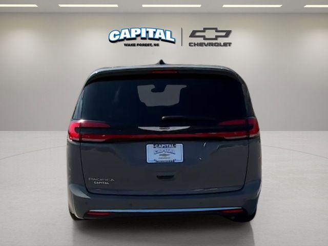 Used 2025 Chrysler Pacifica - photo 5