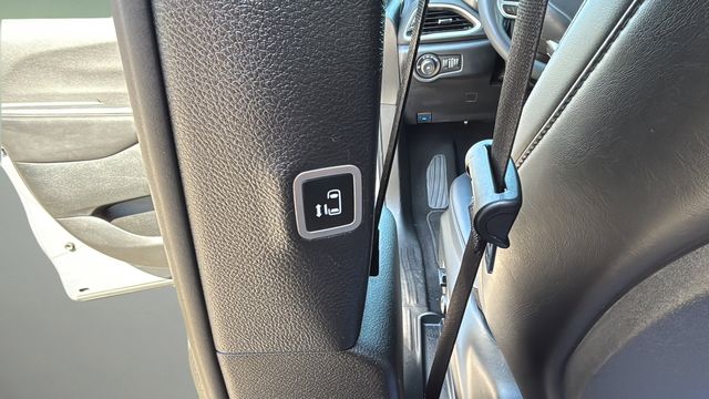 Used 2025 Chrysler Pacifica - photo 42