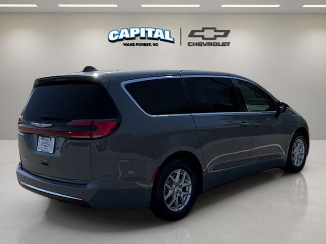 Used 2025 Chrysler Pacifica - photo 7