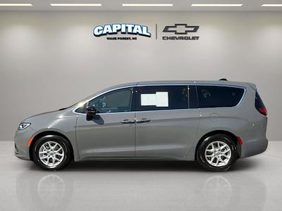 Used 2025 Chrysler Pacifica - photo 1