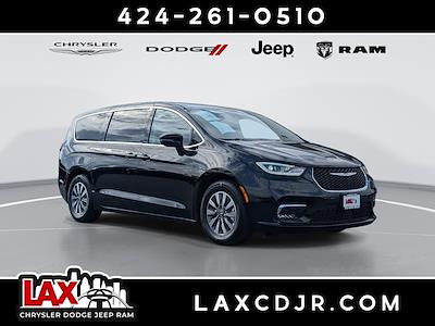 Used 2024 Chrysler Pacifica - photo 1