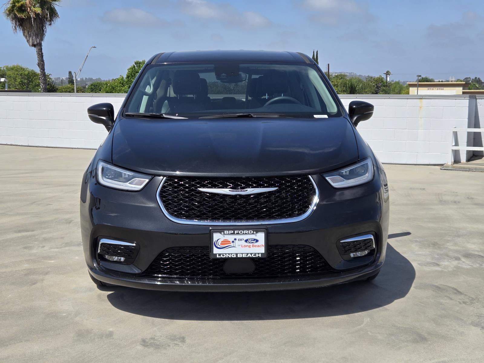 Used 2023 Chrysler Pacifica - photo 5