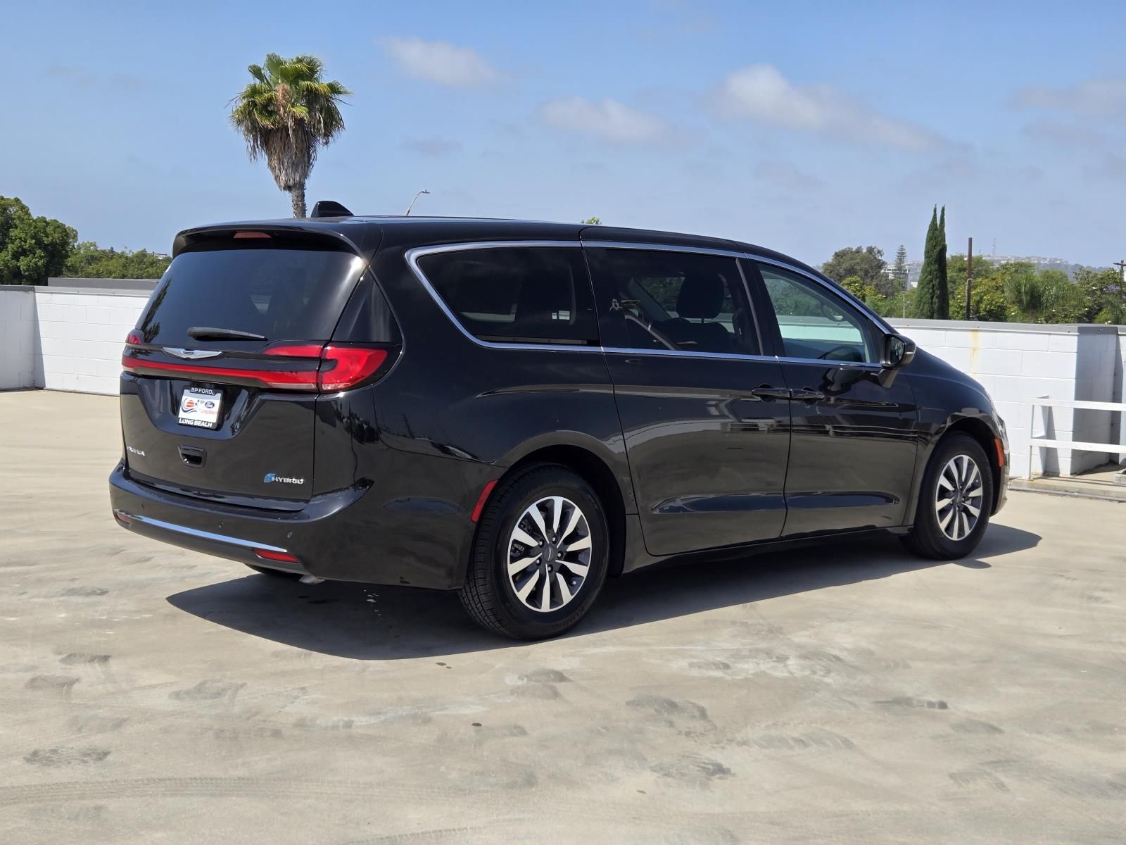 Used 2023 Chrysler Pacifica - photo 6