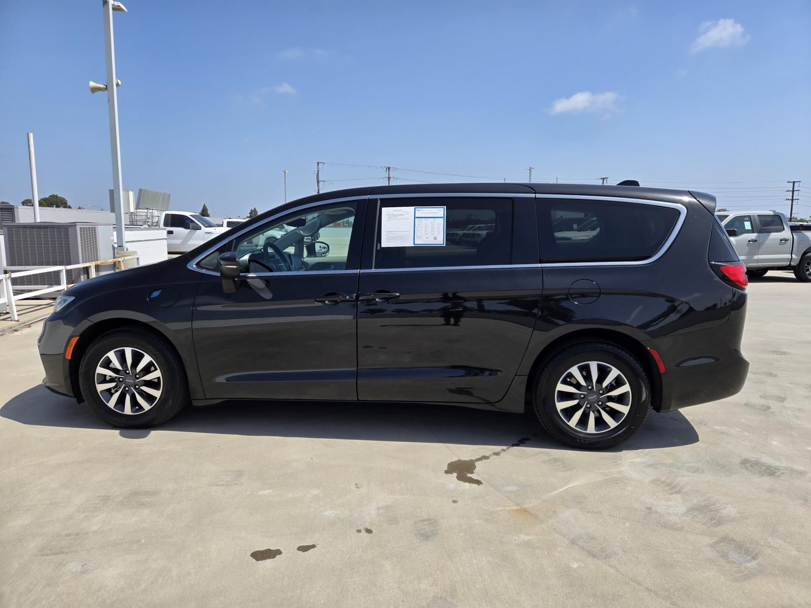 Used 2023 Chrysler Pacifica - photo 8