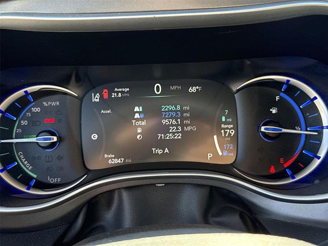 Used 2023 Chrysler Pacifica - photo 10