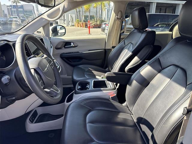 Used 2023 Chrysler Pacifica - photo 17