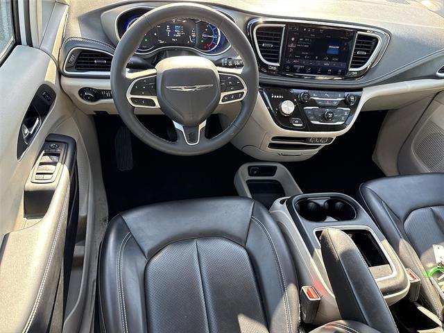 Used 2023 Chrysler Pacifica - photo 18