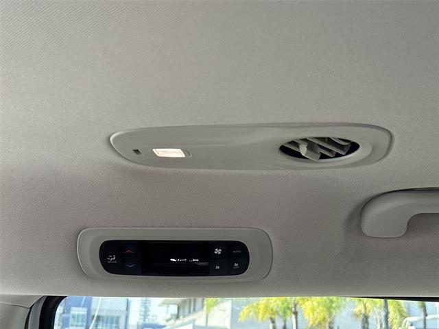 Used 2023 Chrysler Pacifica - photo 19