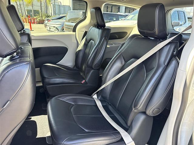 Used 2023 Chrysler Pacifica - photo 22