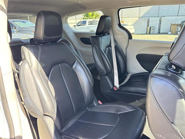 Used 2023 Chrysler Pacifica - photo 24