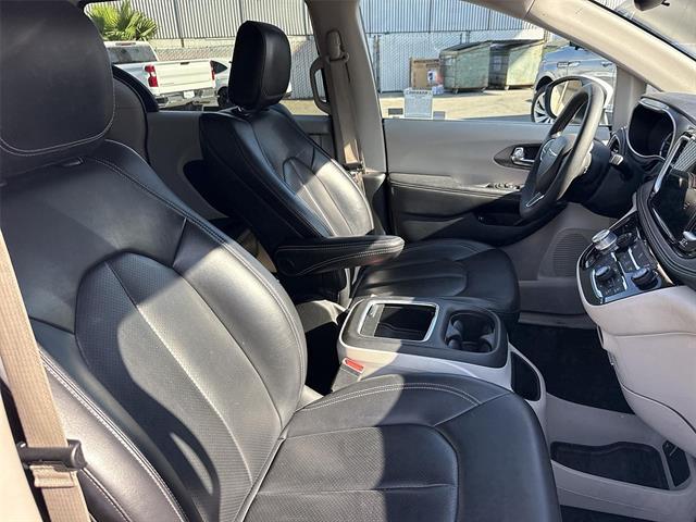 Used 2023 Chrysler Pacifica - photo 25