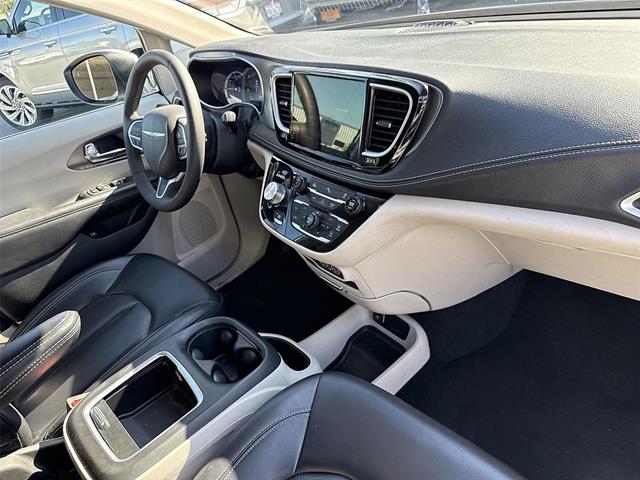 Used 2023 Chrysler Pacifica - photo 26