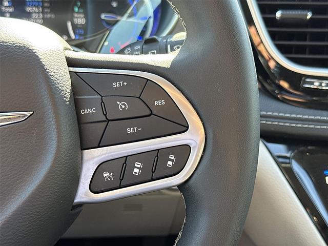 Used 2023 Chrysler Pacifica - photo 34