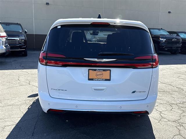 Used 2023 Chrysler Pacifica - photo 4