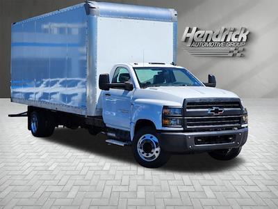 2023 Chevrolet Silverado 5500 Regular Cab DRW RWD, Wabash Dry Freight Body Box Truck for sale #DQ96986 - photo 1