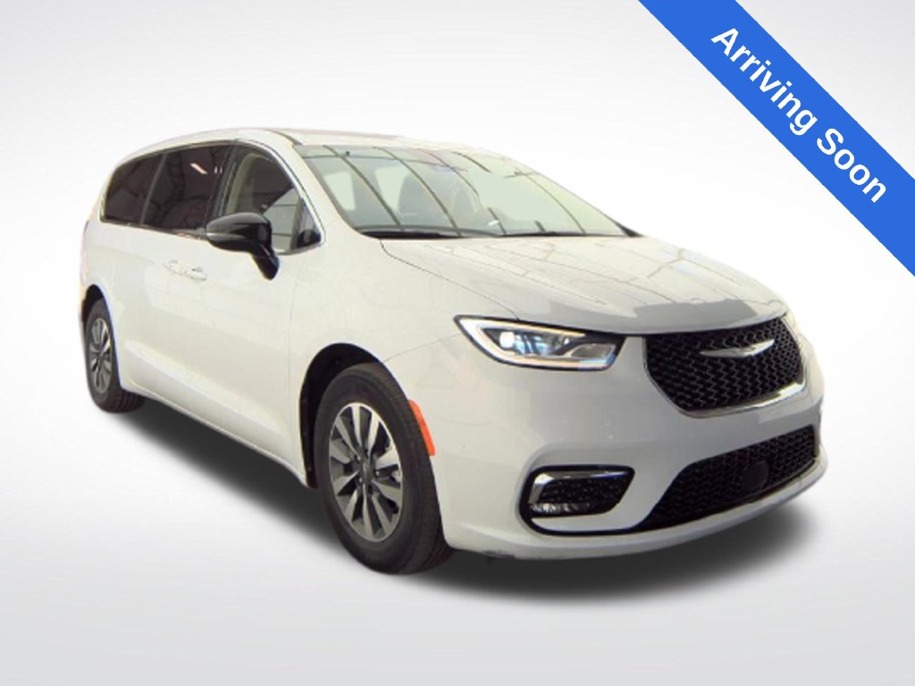 Used 2024 Chrysler Pacifica - photo 2