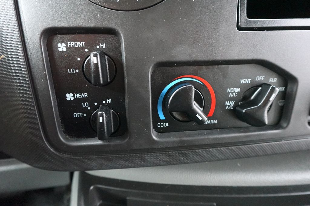 Used 2017 Ford E-350 - photo 20