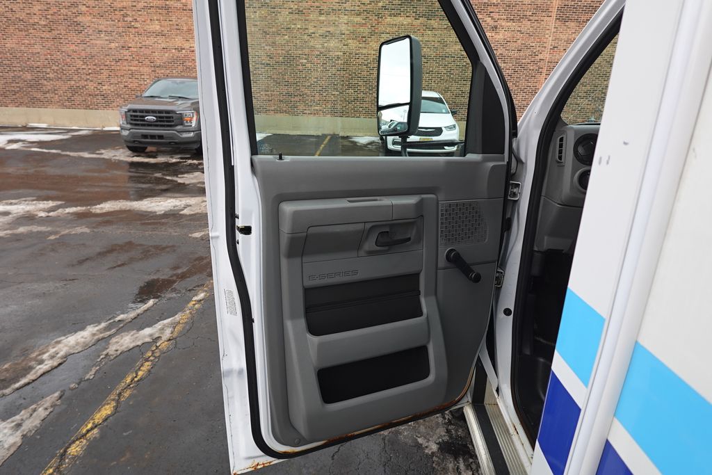 Used 2017 Ford E-350 - photo 10