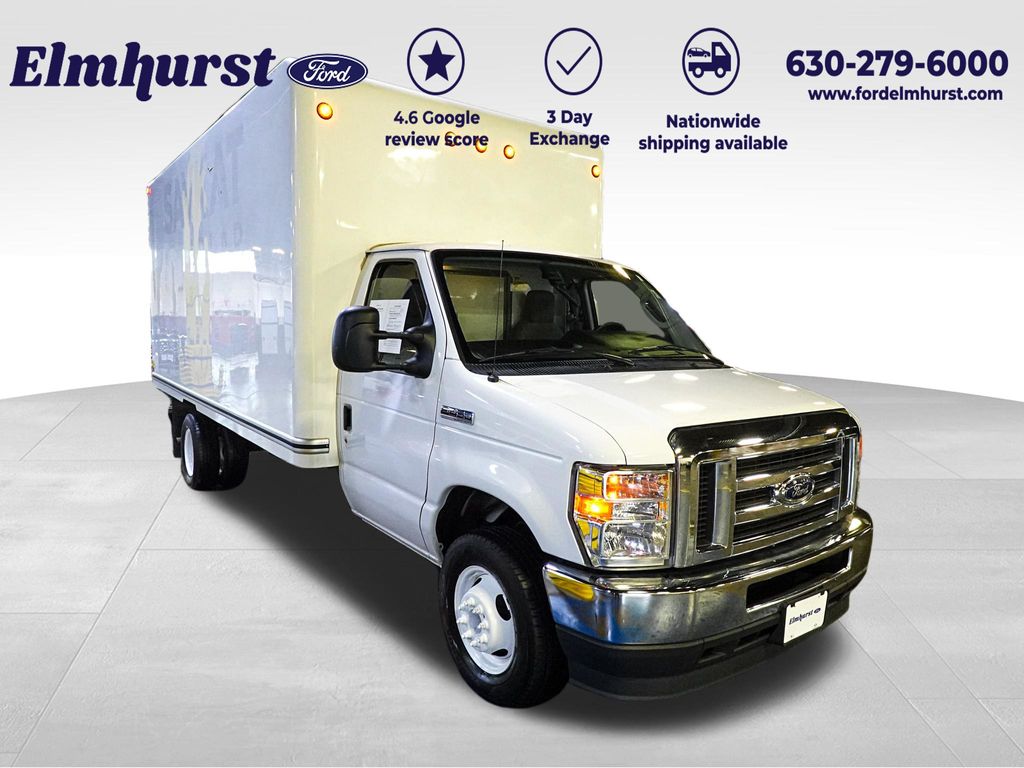 Used 2022 Ford E-450 - photo 1