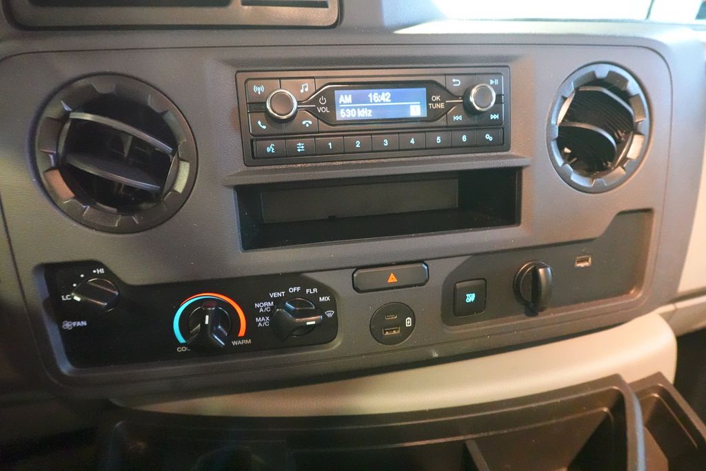 Used 2022 Ford E-450 - photo 15