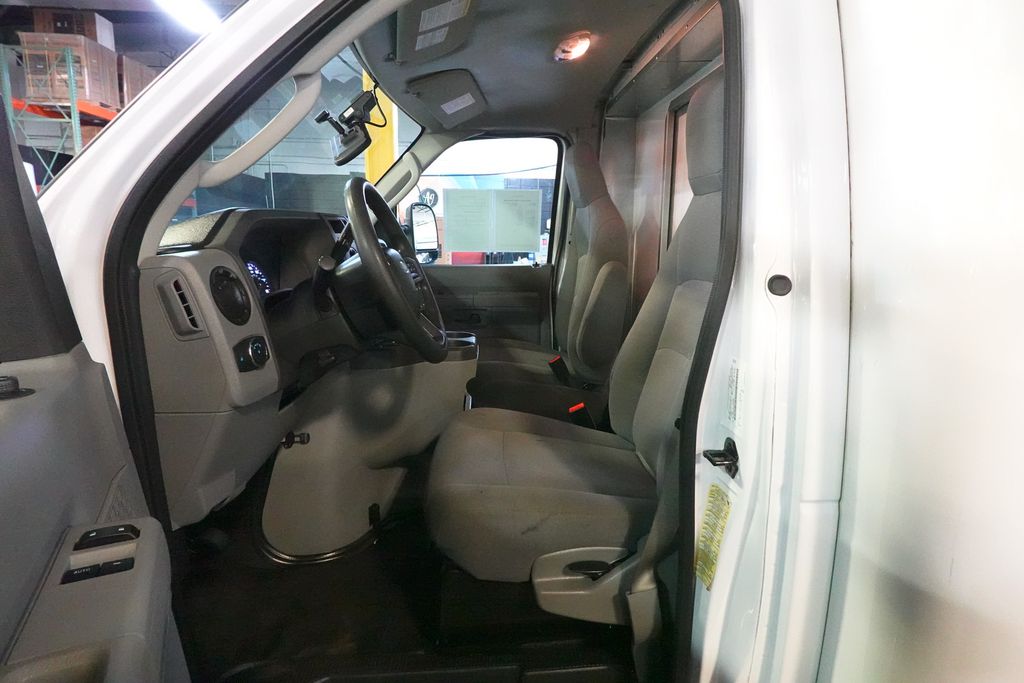 Used 2022 Ford E-450 - photo 20