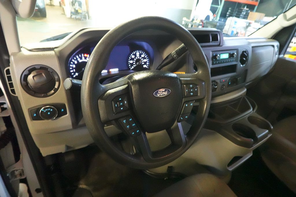 Used 2022 Ford E-450 - photo 21