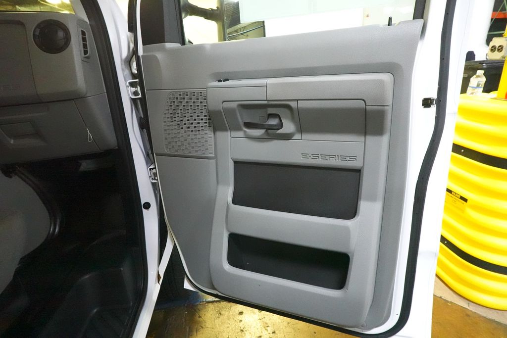 Used 2022 Ford E-450 - photo 23