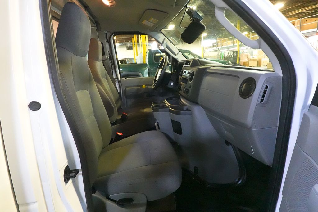 Used 2022 Ford E-450 - photo 24