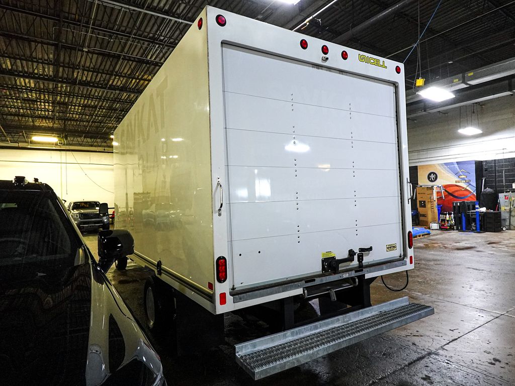 Used 2022 Ford E-450 - photo 6