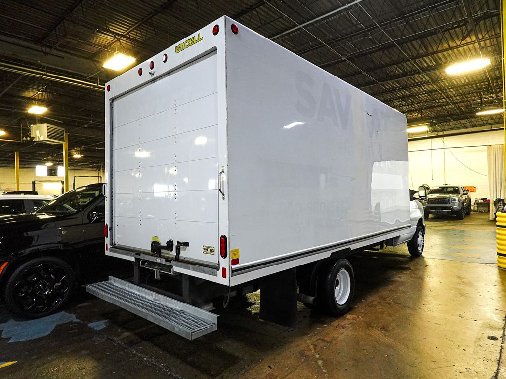 Used 2022 Ford E-450 - photo 8