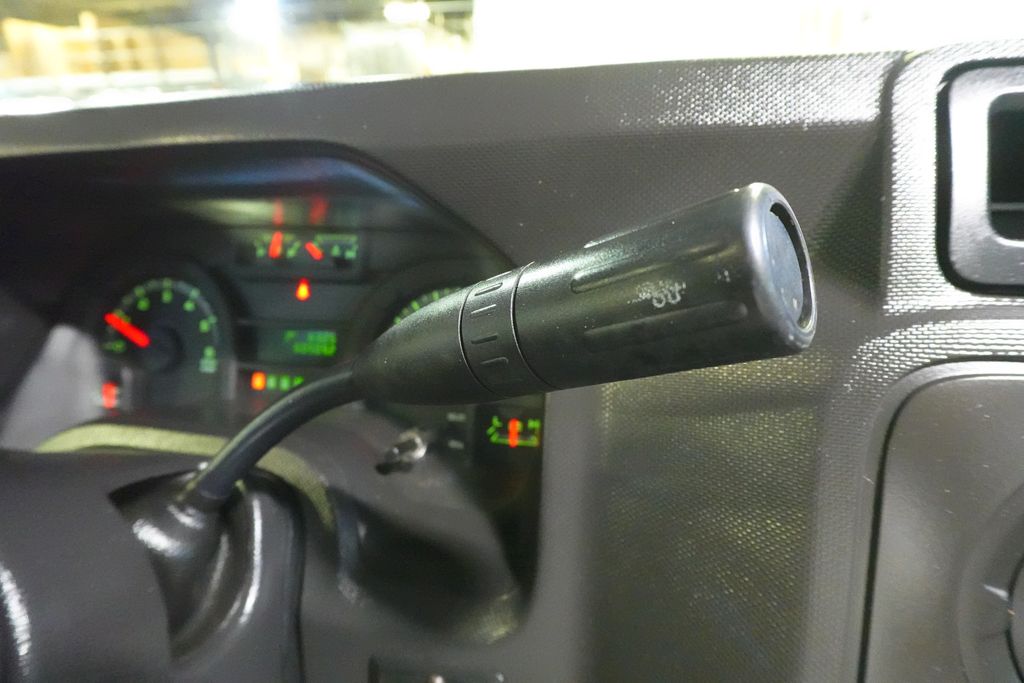 Used 2019 Ford E-350 - photo 13