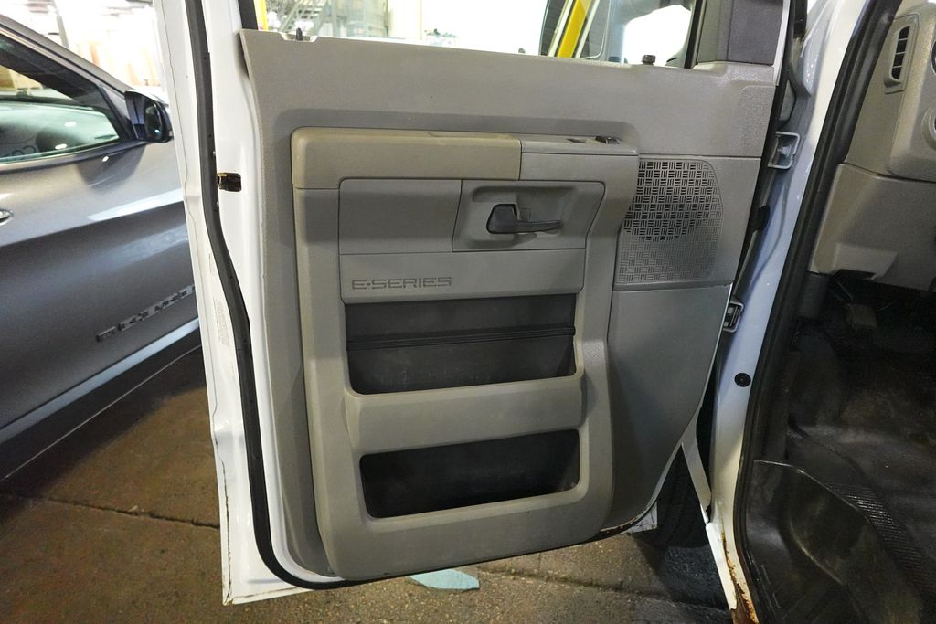 Used 2019 Ford E-350 - photo 16