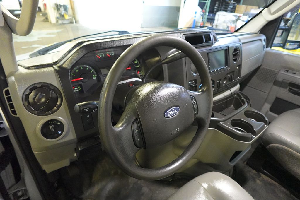 Used 2019 Ford E-350 - photo 18
