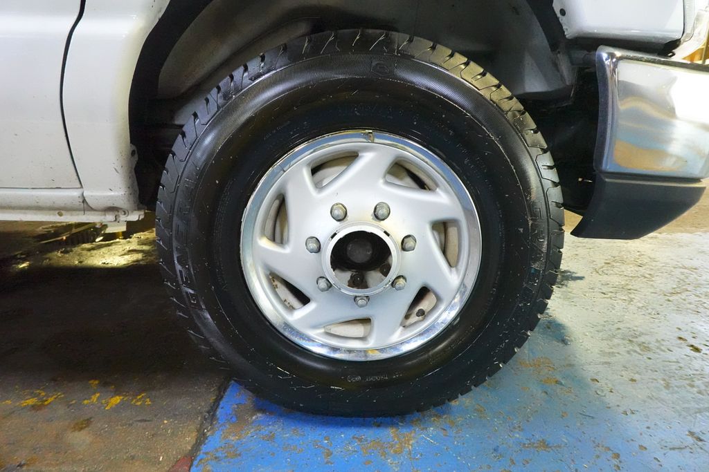 Used 2019 Ford E-350 - photo 24