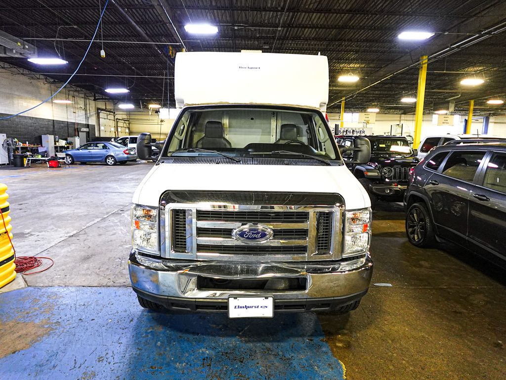Used 2019 Ford E-350 - photo 2