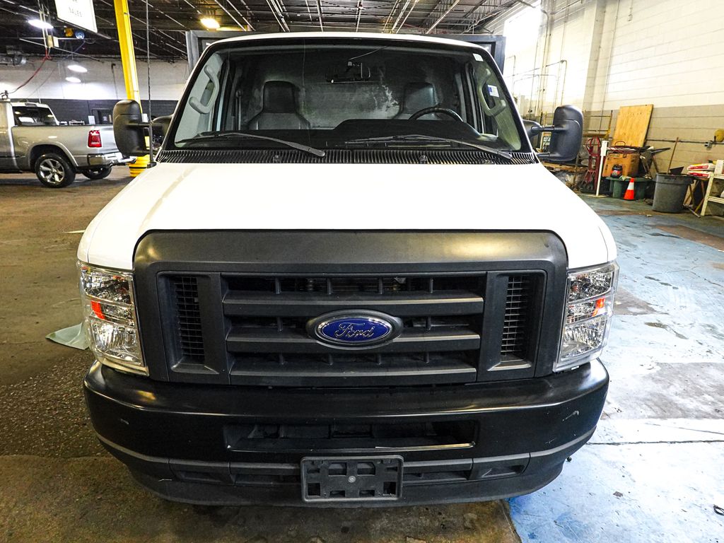 Used 2025 Ford E-350 - photo 5