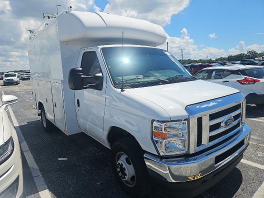 Used 2024 Ford E-350 - photo 1